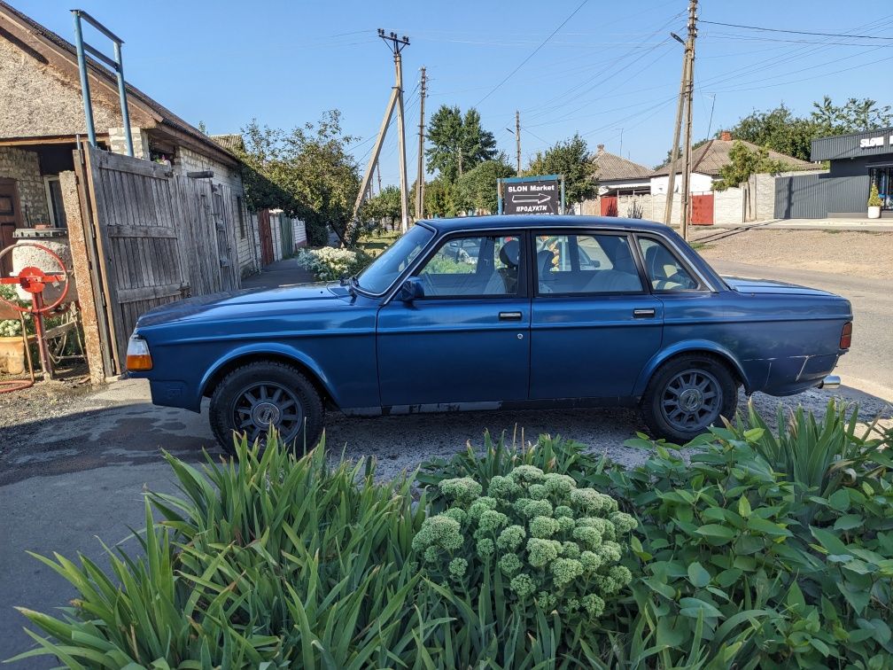 Volvo 244 GLE инжектор 1989год, оцинкованный кузов,шумоизоляция, газ,