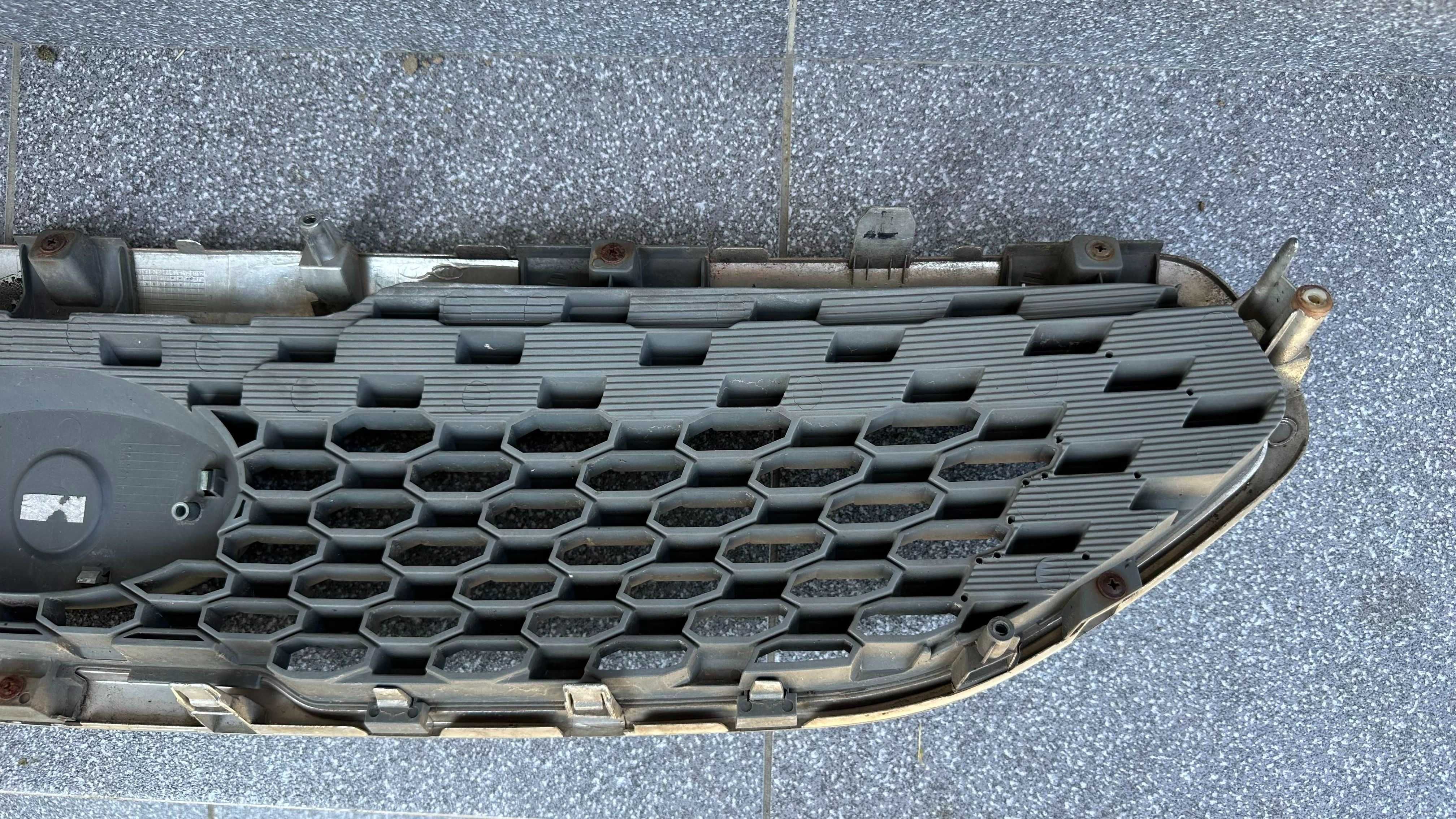Kia Venga Grill Atrapa Logo