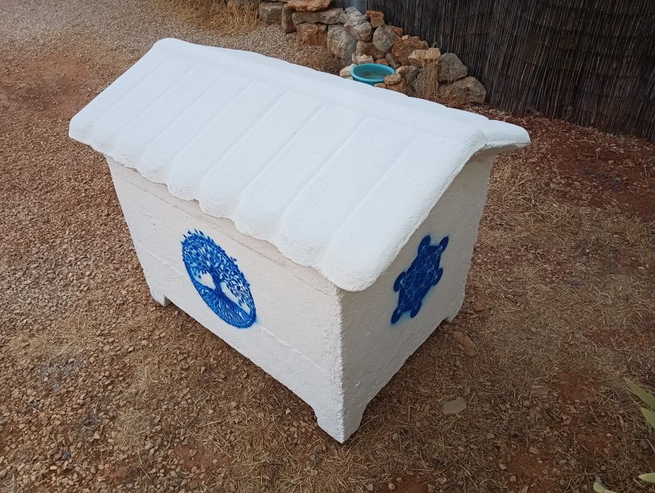 Casota de cimento para cão médio, restaurada, como nova