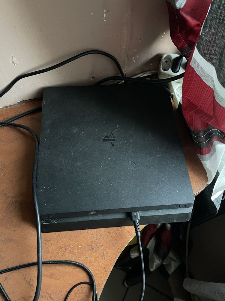 Sprzedam konsole ps 4 slim 1 tera