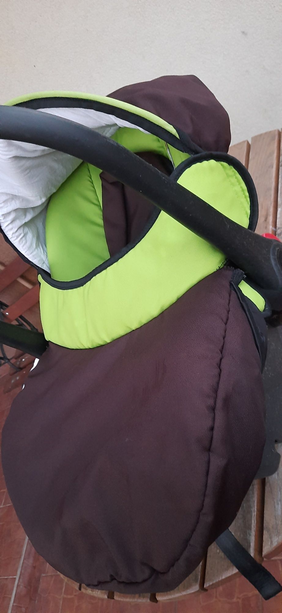 Fotelik nosidełko bujaczek Capri dla dzieci 0-10  kg zielony z brązow