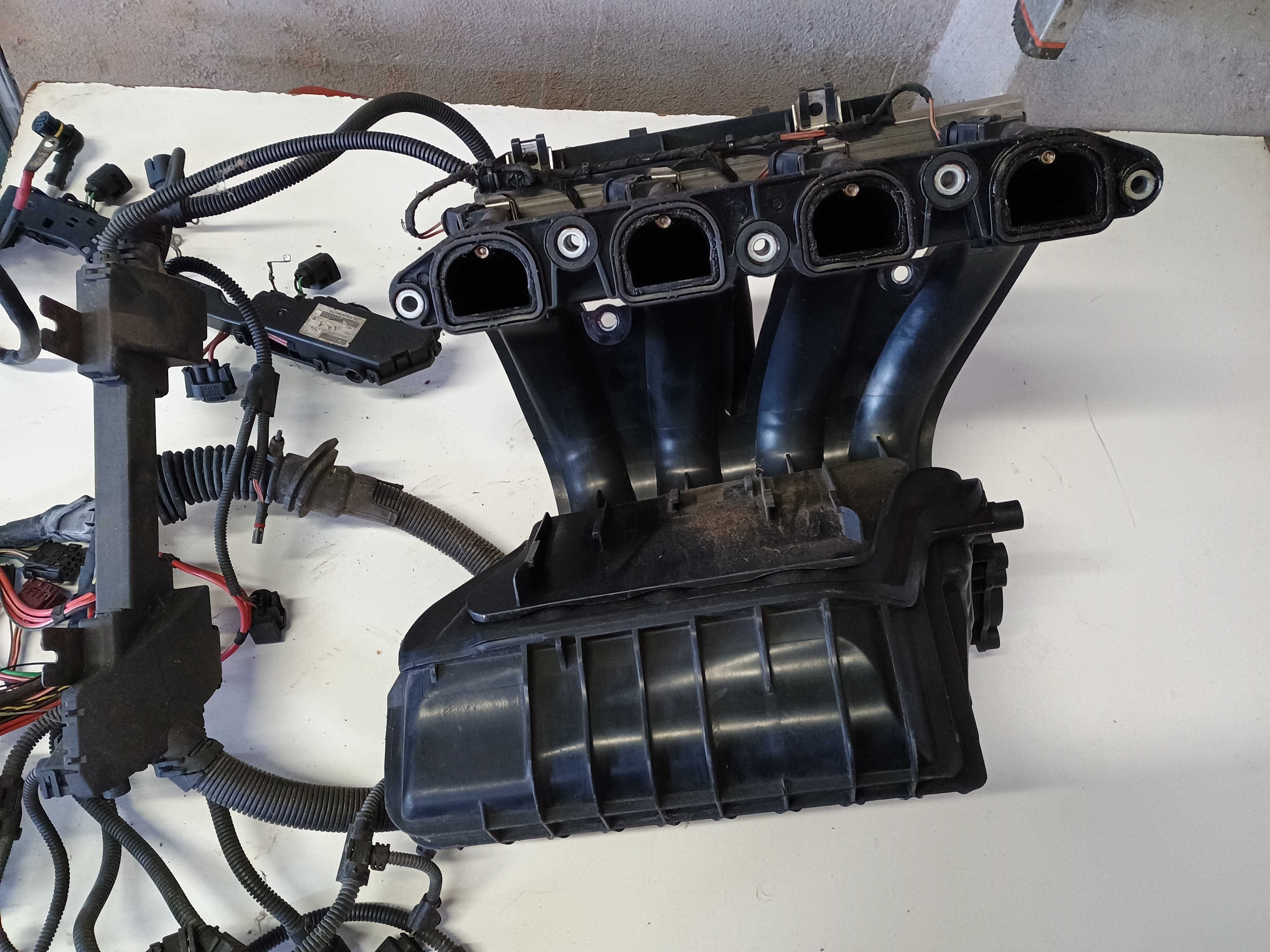 Kolektor ssący listwa wtryskowa wtryski BMW e46 316ti N42B18