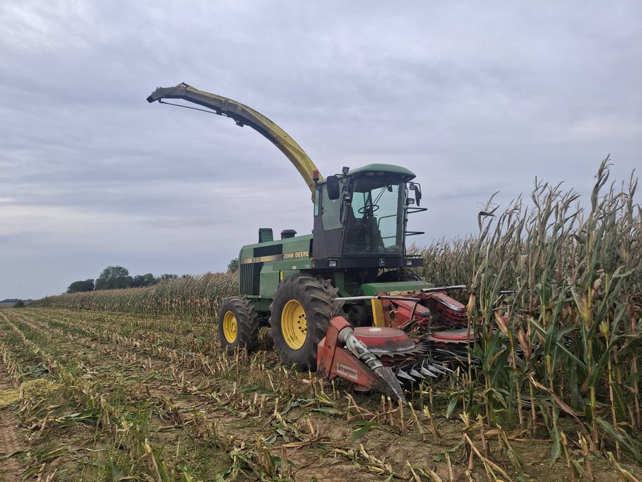 Sieczkarnia do kukurydzy John Deere 6910 4x4