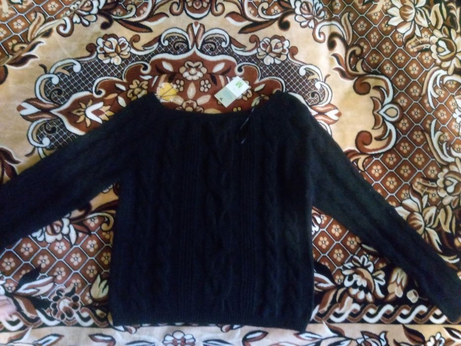 Кофтинка з відкритими плечима