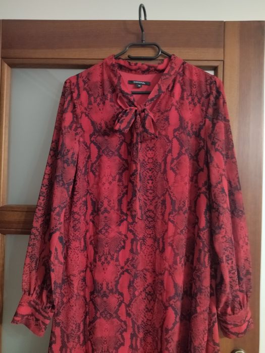 Piękna czerwona sukienka długa firmowa