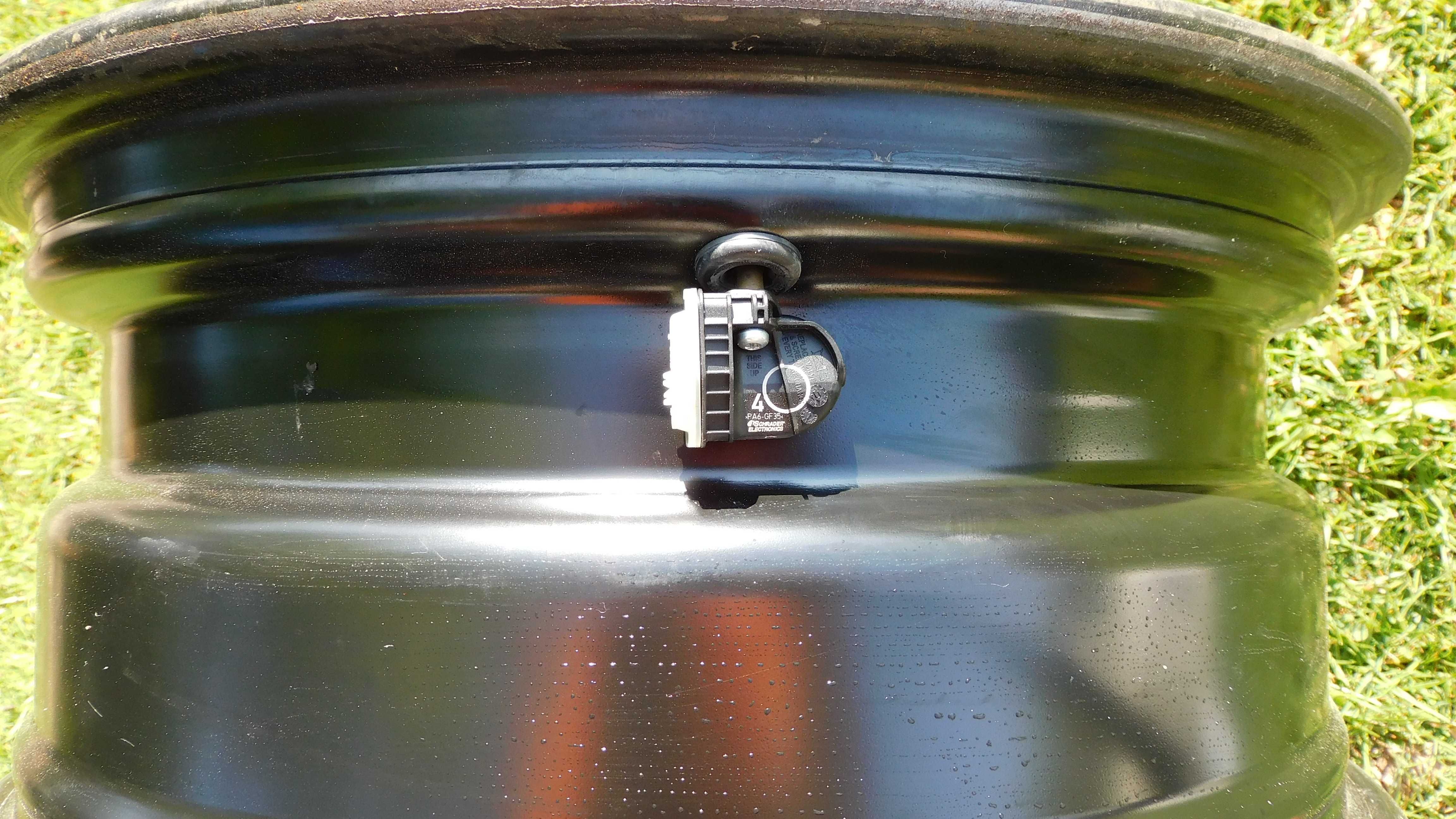 Felgi stalow x4  z czujnikiem ciśnienia od Opla Astry J 2018