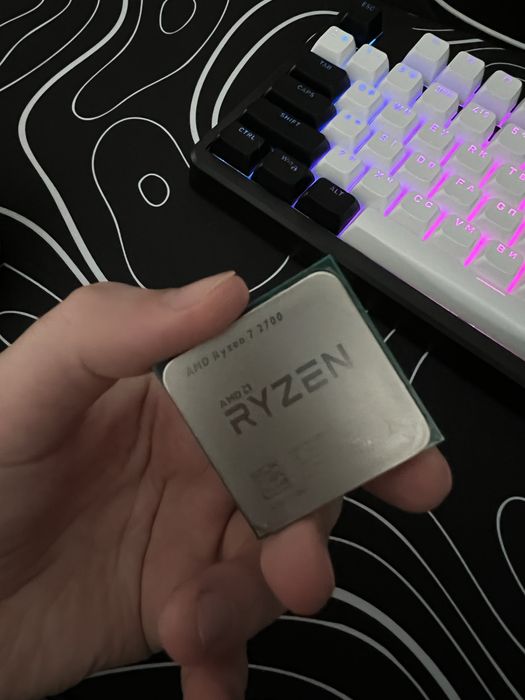 AMD Ryzen 7 2700 процесор + охолодження з підсвіткою