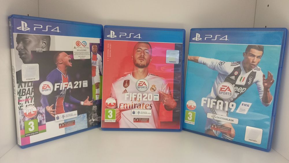 Zestaw gier PS4:FIFA 21,20,19