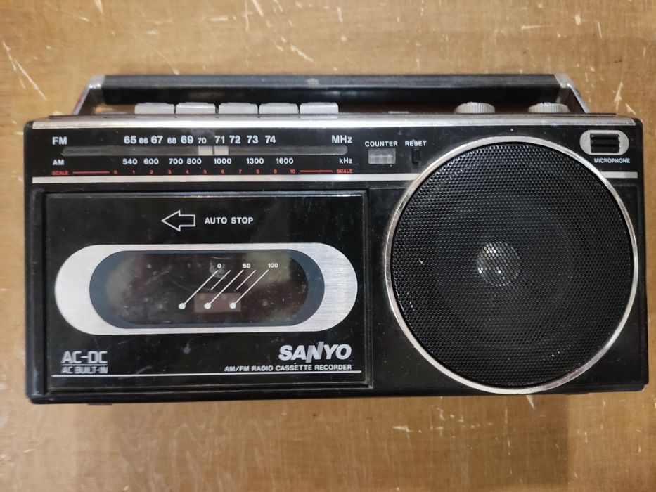 Магнитофон Sanyo