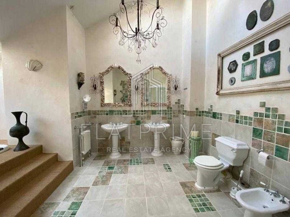 Двухуровневая квартира центре города, квартира 250м2.