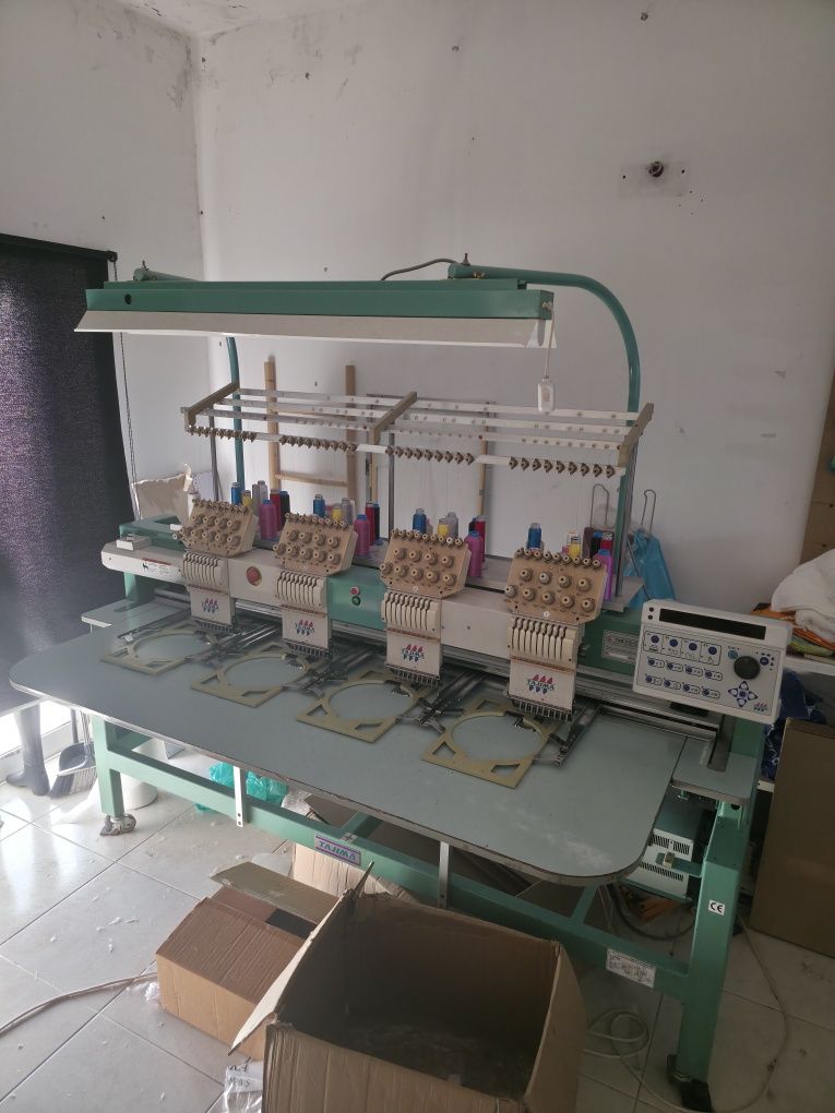 Máquina de Bordar Tajima TMFXII-C904-S – 4 Cabeças