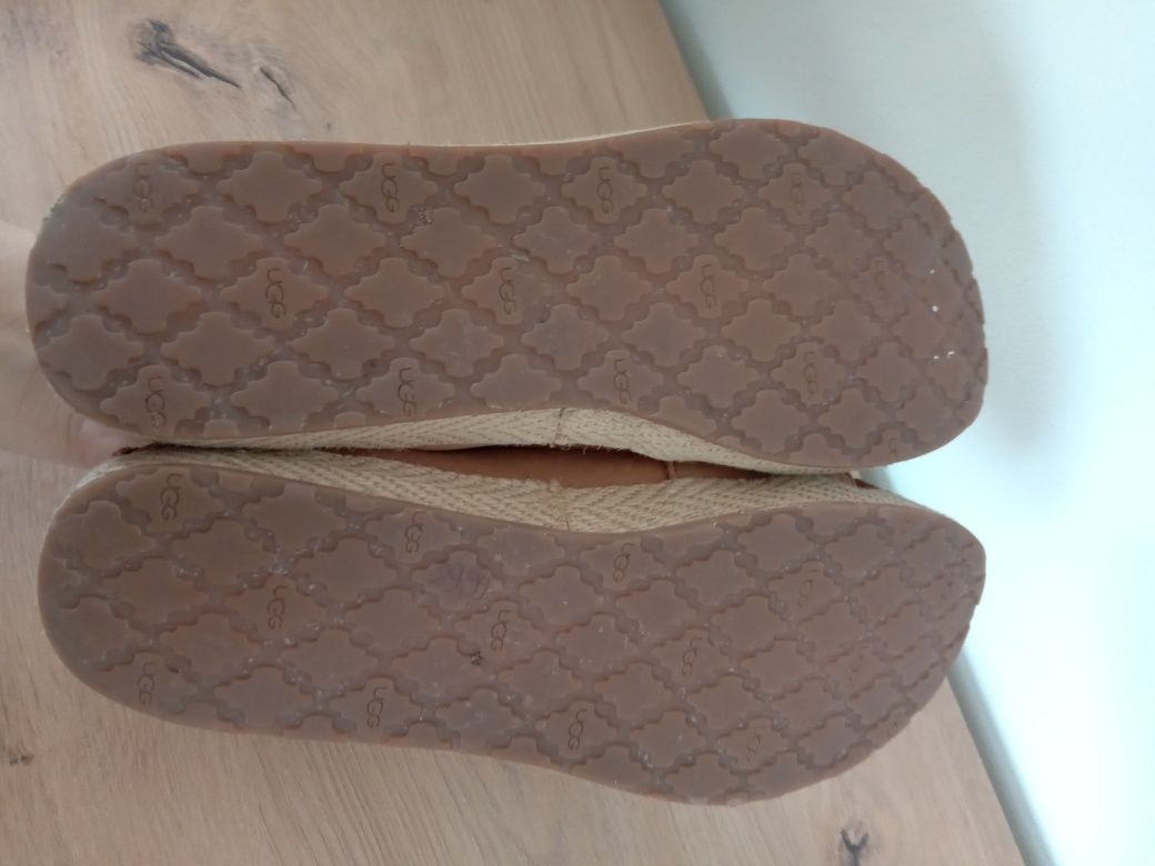 Baleriny UGG Chivon r.38