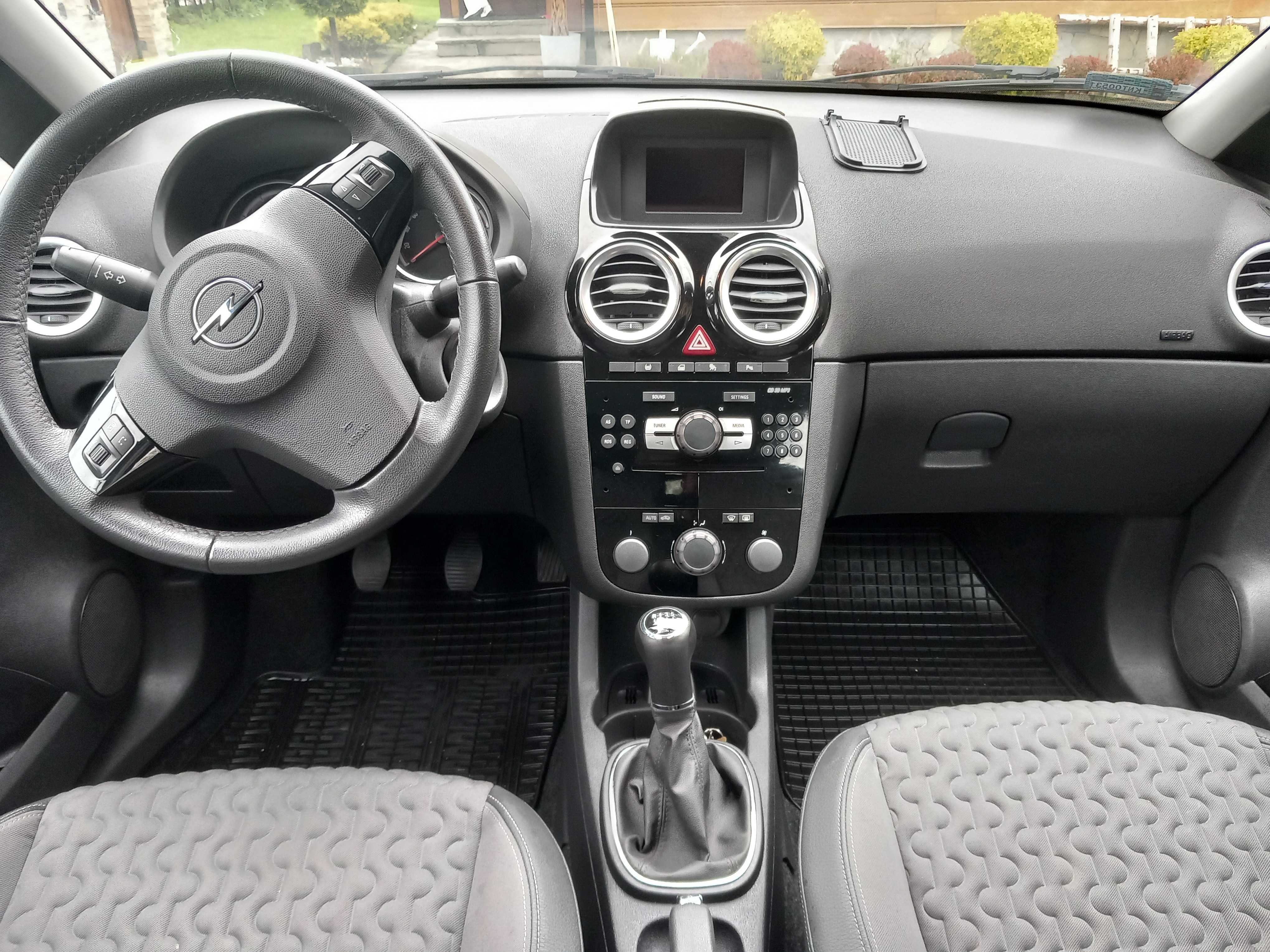 Opel Corsa 1,4 benzyna 2014