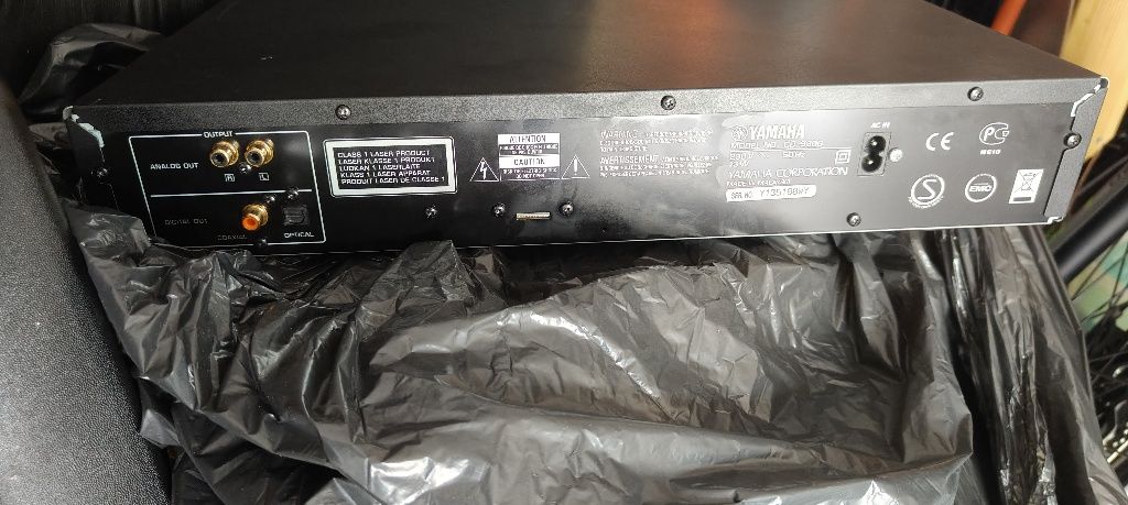 CD Yamaha S 300 z pilotem.