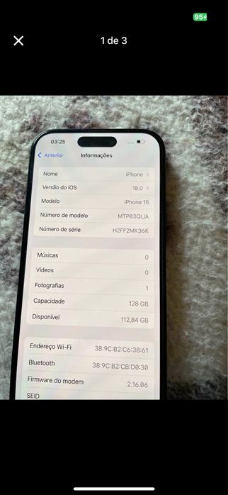 Iphone 15 normal com o ecra ligeiramente partido ao fundo