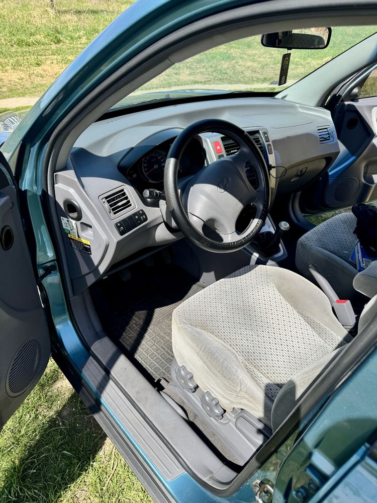 Машина Hyundai Tucson 2004
