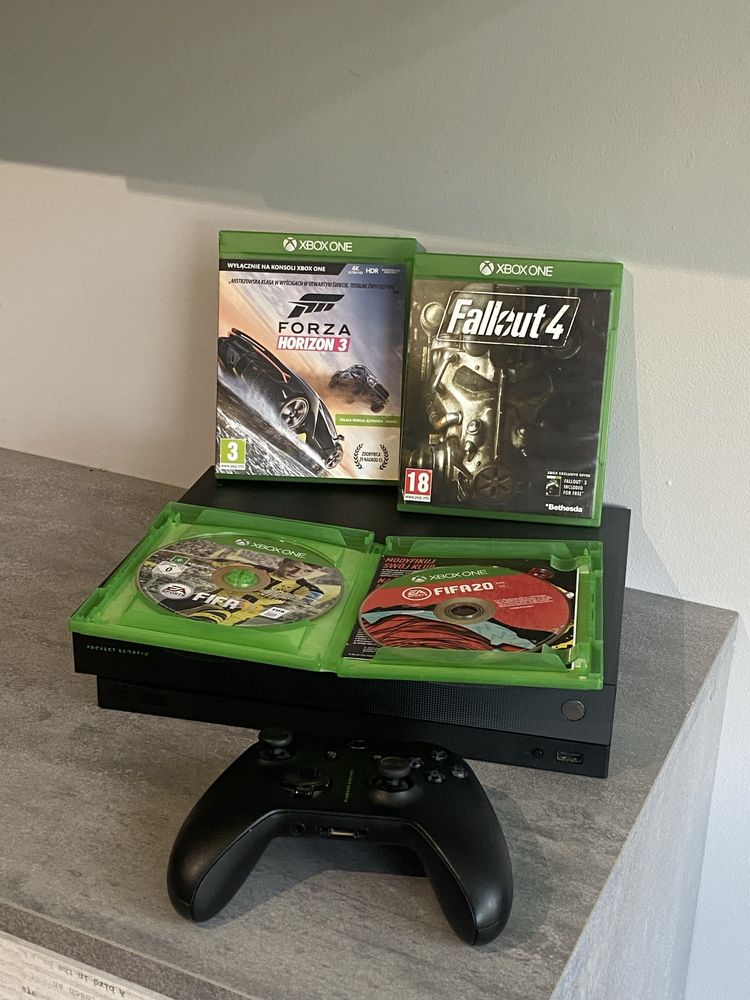 Xbox One X Scorpio Edition + 4 gry + stojak – stan idealny!