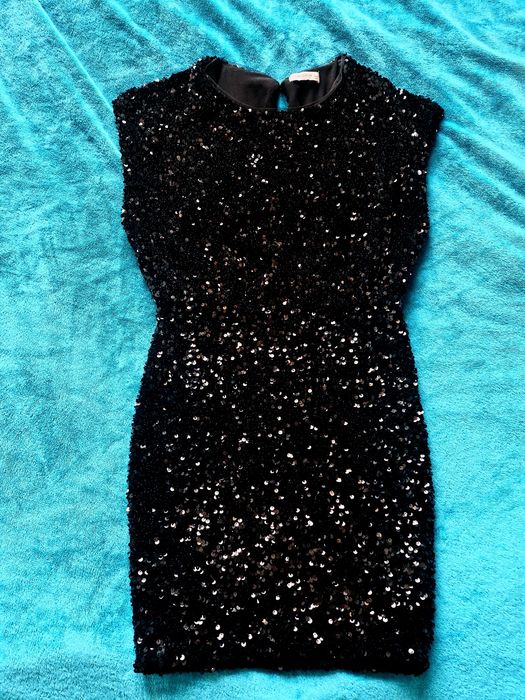Cekinowa czarna sukienka mini