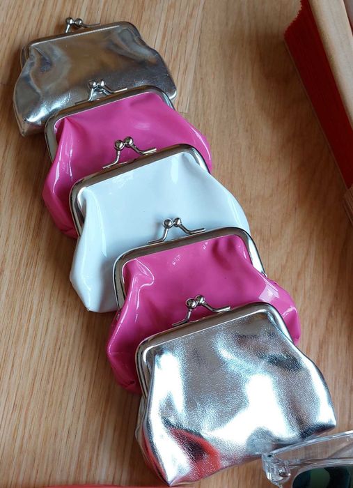 Pack artigos variados coleção (óculos, leques, canetas e porta-moedas)