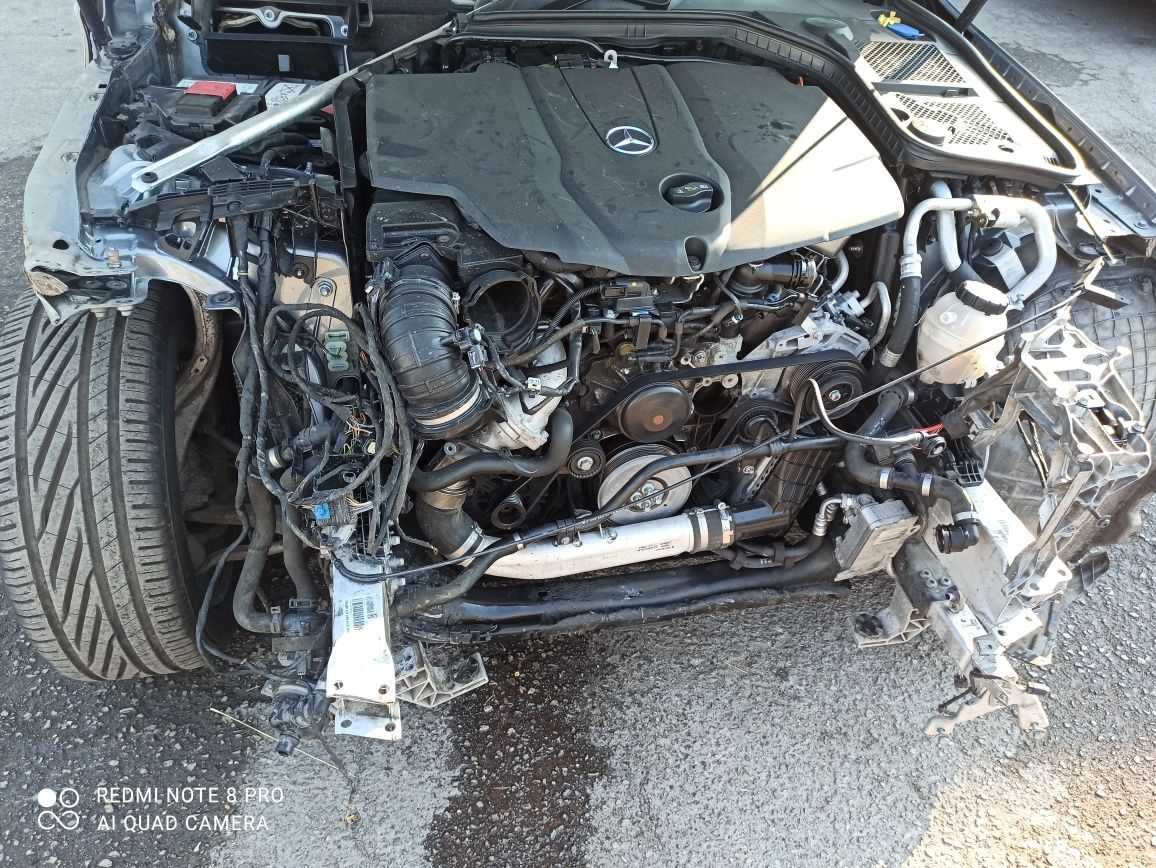 Mercedes C220 com pequeno acidente