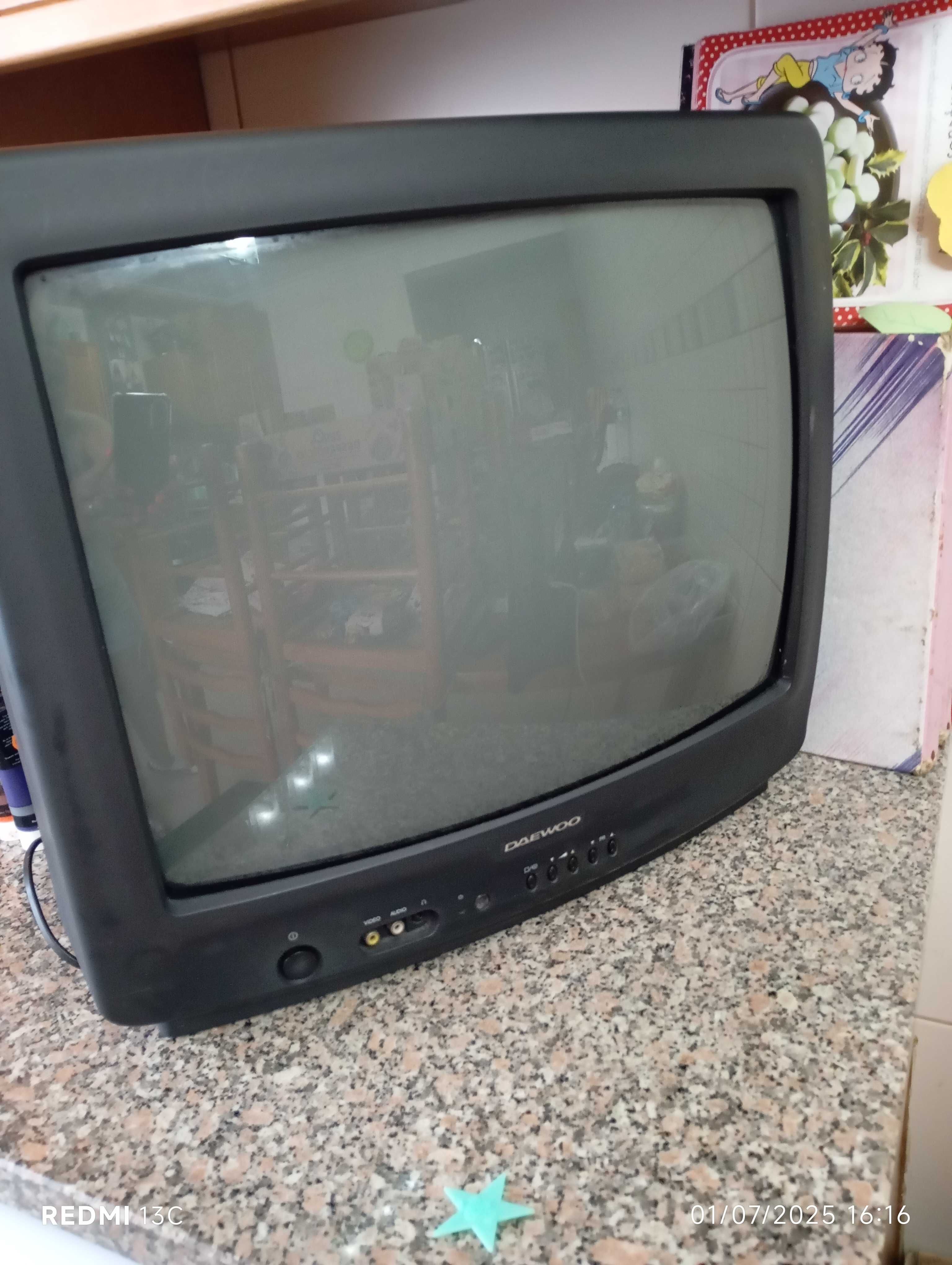 Televisão Daewoo a funcionar