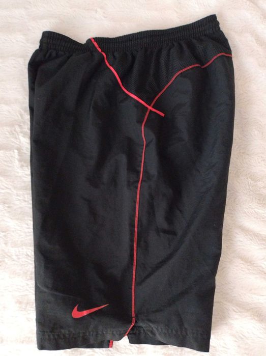 spodenki sportowe nike rozmiar M czarne z czerwonymi wstawkami