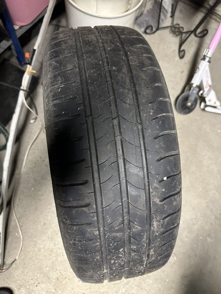 Sprzedam 4 opony 215/60 R16 H95