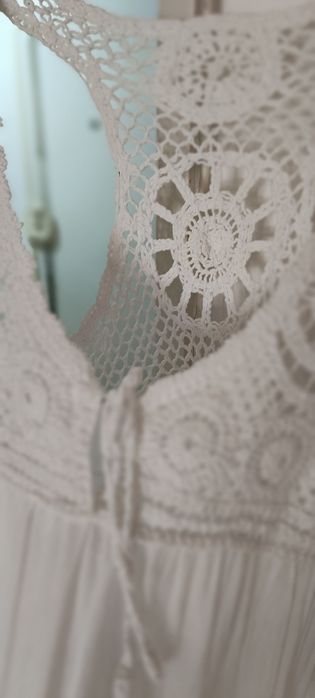 Top branco com renda. Usada. Tamanho S. Sem marca