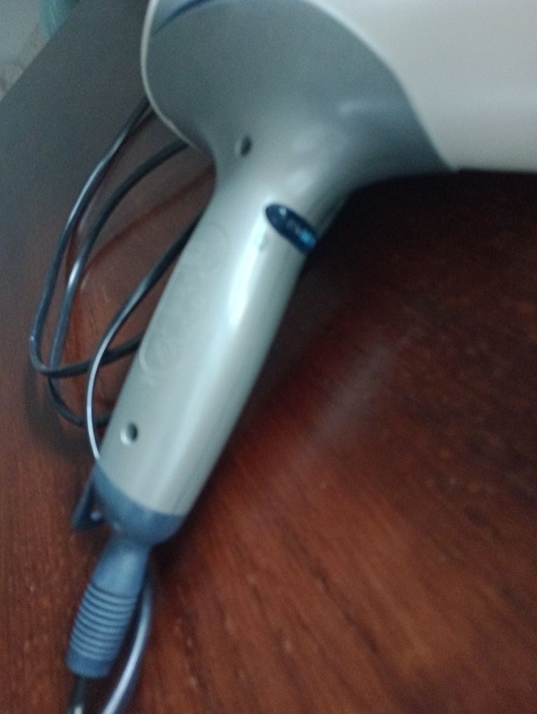 Suszarka do włosów PHILIPS JetSet Control 1900W
