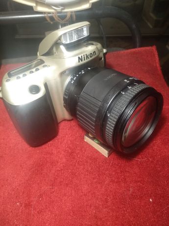 Плёночный фотоаппарат, Nikon F50.