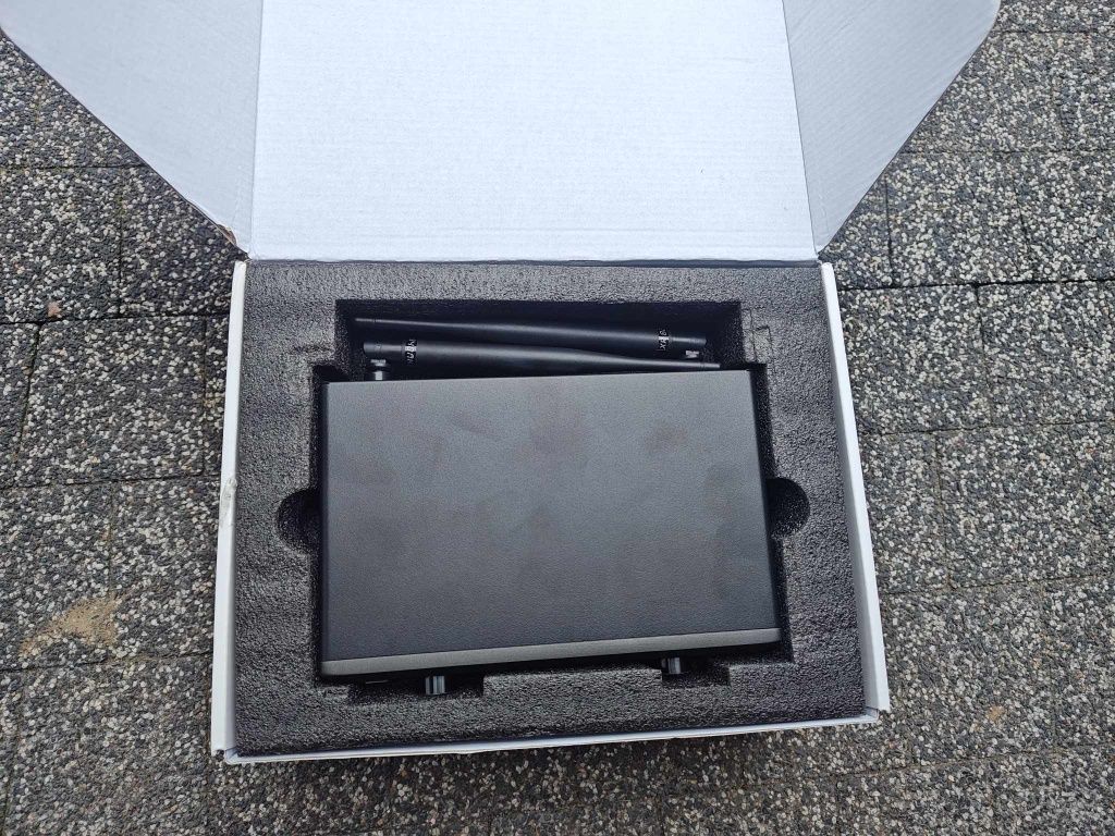 Tonor TW821/822.
