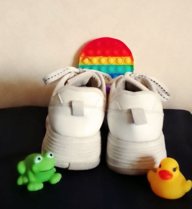 Свои стильные фирменные кроссовки. Made in Turkey. Размер 38 (25 см).