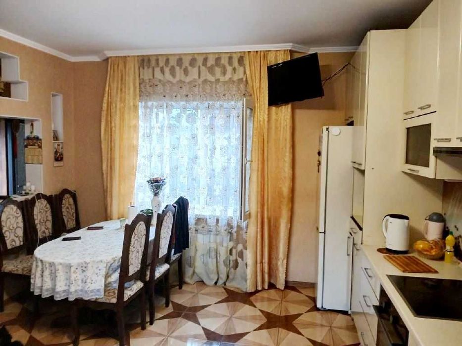 Новый таунхаус с ремонтом и мебелью в Лесках!