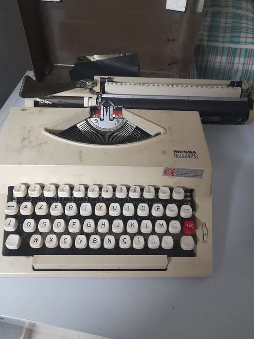 Maquina de Escrever MESSA 2002