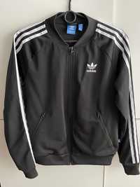 Czarna bluza adidas z suwakiem i kieszeniami