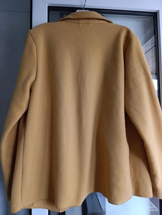 Продам м'який піджак бананового кольру