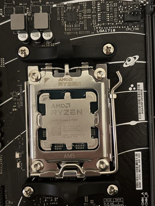 Asus a620 com ryzen 5 7600