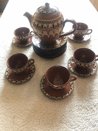 Talerze i filiżanki z ceramiki bułgarskiej