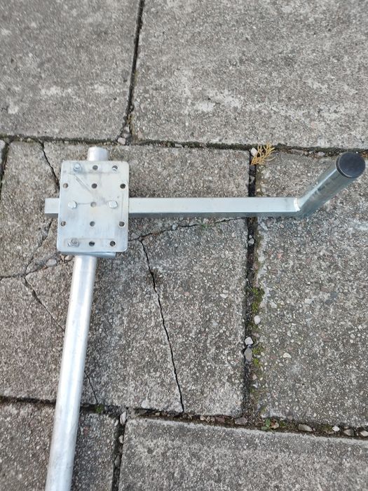 Uchwyt satelitarny antenowy