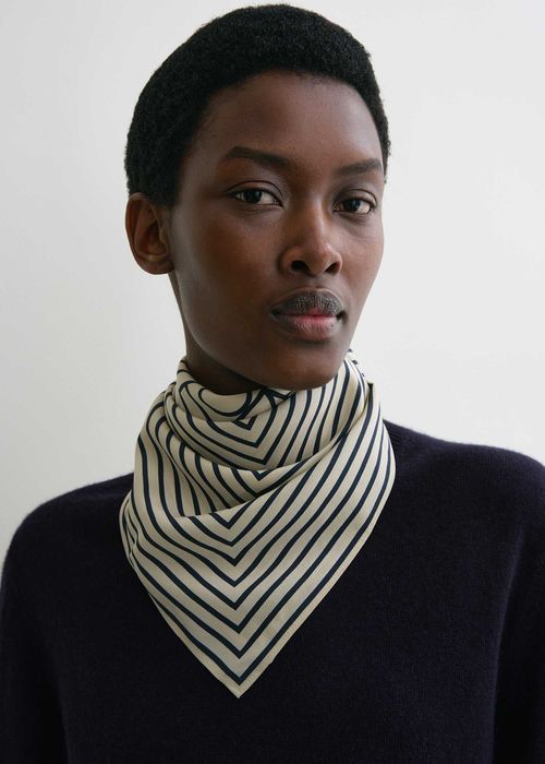 Шарф Toteme Signature Monogram Silk scarf Creme