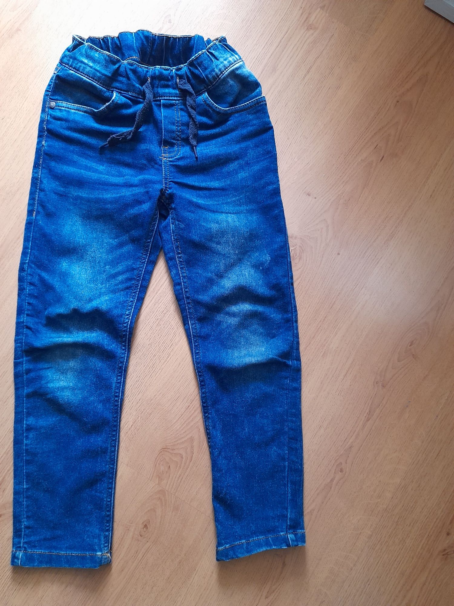 Spodnie jeans  r134