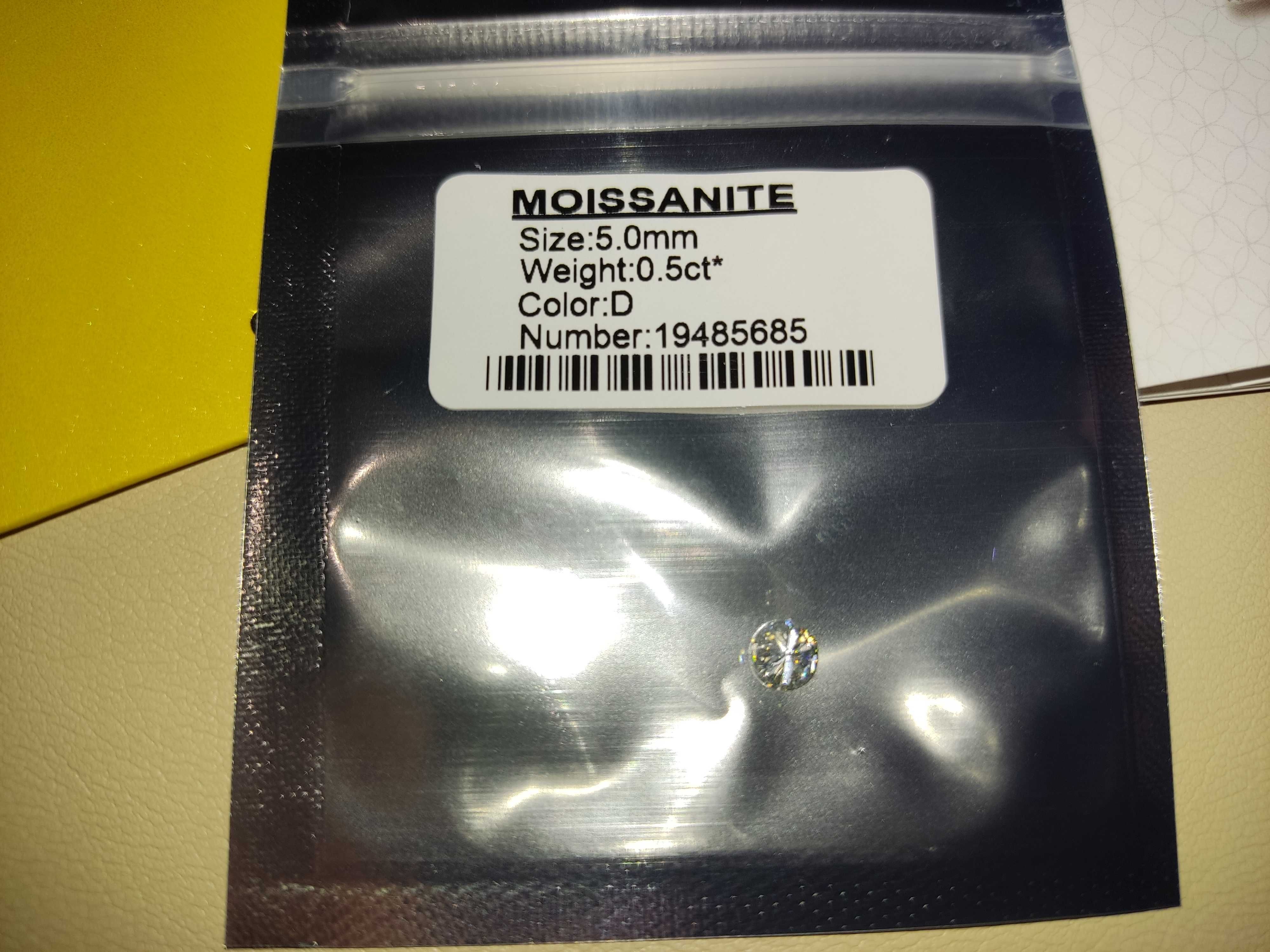 Moissanite муассаніт дімант 5мм 0.5 карат