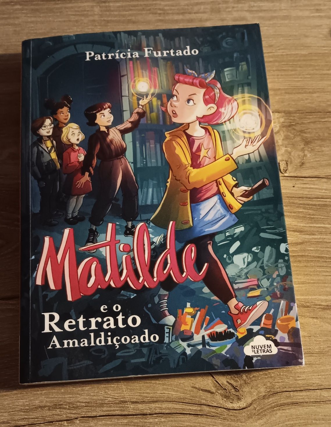 Livro "Matilde e o Retrado Amaldiçoado "