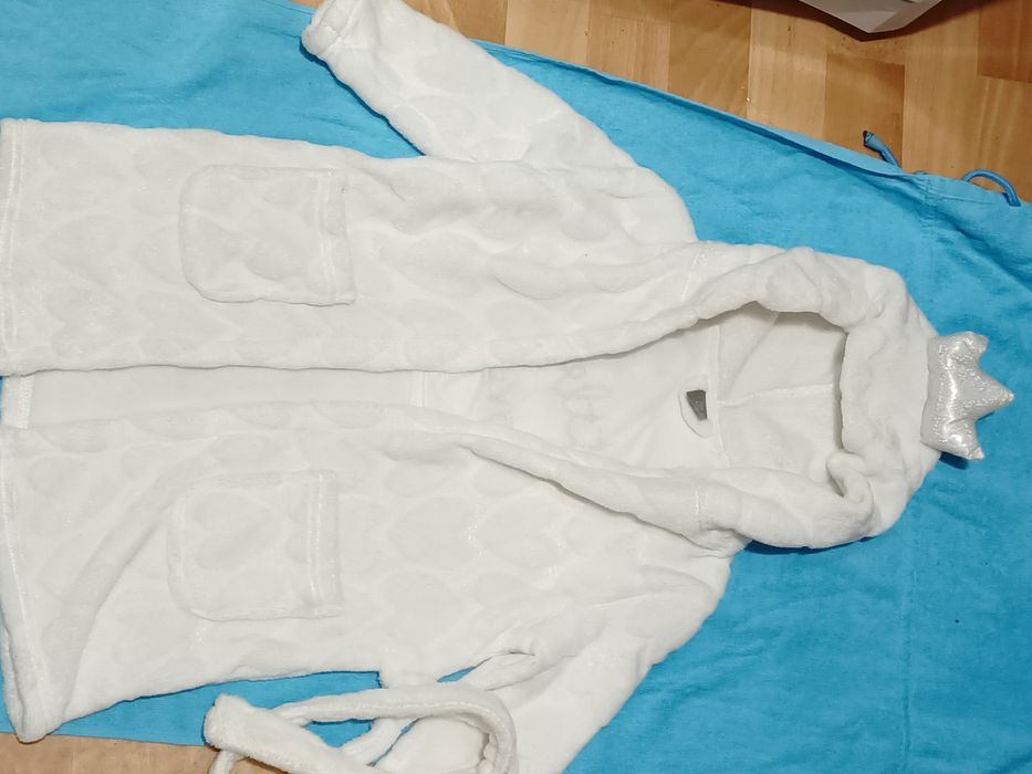 Szlafrok dla 3-4 letniej dziewczynki rozmiar 98/104