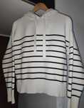 Sweter z kapturem
