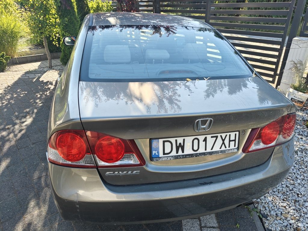 Honda Civic VIII SEDAN 1,8 Benzyna