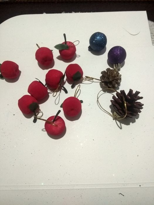 Новорічні іграшки