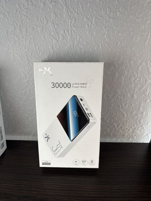 Power bank різних видів.