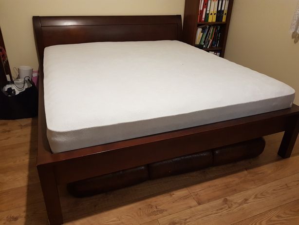 Łóżko KLOSE z materacem 180x200 w bardzo dobrym stanie.
