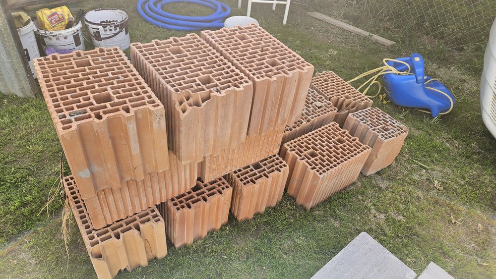 Porotherm 25 E3 P+W (kl.15) / pozostałości po budowie